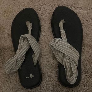 Sanuk yoga flip flops